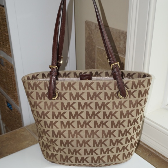 Michael Kors Handbags - Michael Kors Toe Bag Signature Jacquard